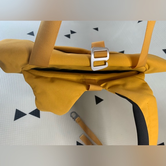 Osprey Arcane Tote Pack, 20L shoulder and backpack option - Picture 5 of 9